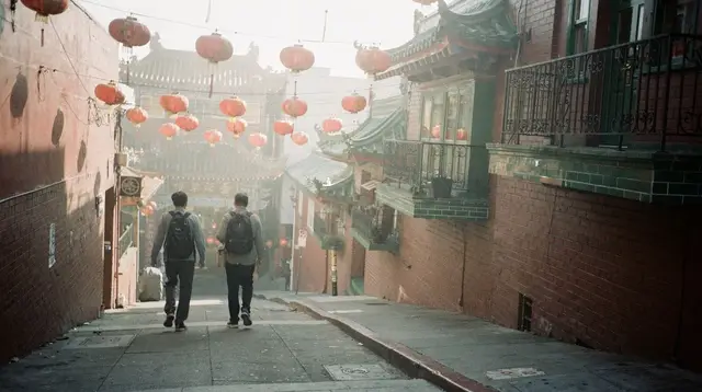 Chinatown Walking Tour Guide: Gates, Alleys and Temples