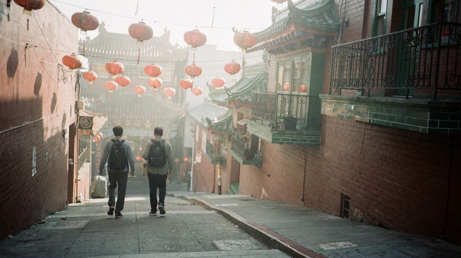 Chinatown Walking Tour Guide: Gates, Alleys and Temples
