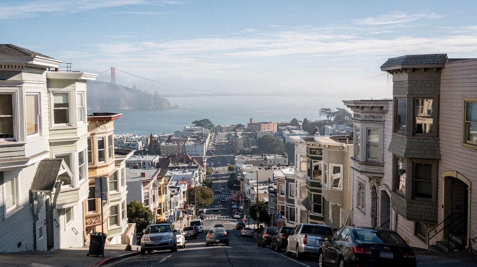 Hop-On Hop-Off Bus vs Walking Tour: Which Covers San Francisco Better?